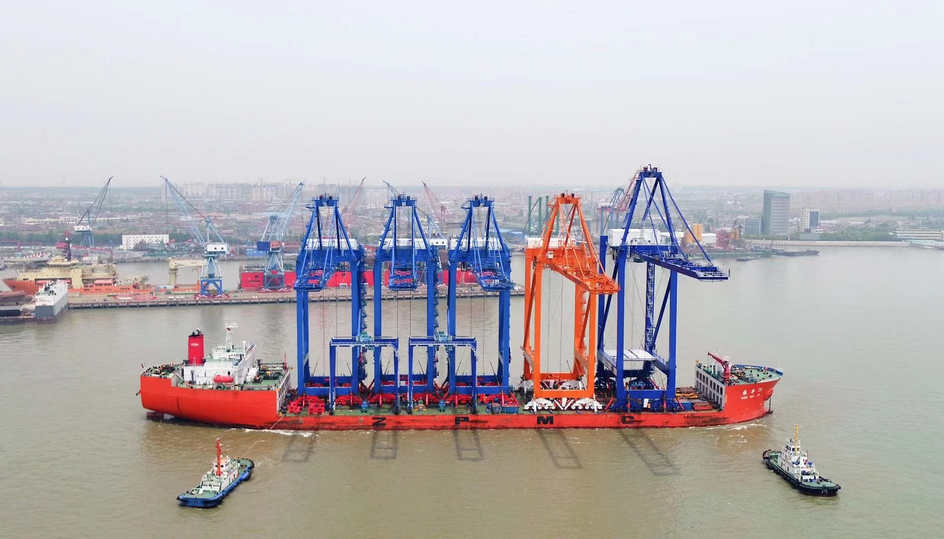 Tέσσερις νέες γερανογέφυρες φορτοεκφόρτωσης πλοίων στον Πειραιά